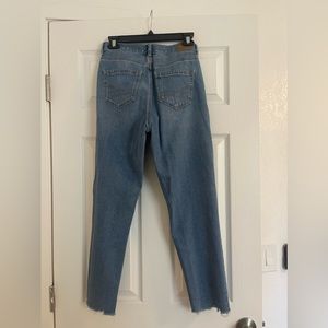 AMERICAN EAGLE Straight Leg High Rise Raw Hem Jeans SIZE 4